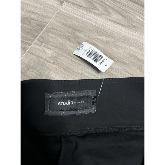 Torrid Women’s High Rise Pixie Skirt Black Size 2 - Studio by Torrid -NWT - Picture 2 of 5